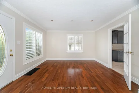 128 Eagle Street, ON L3Y 1J4