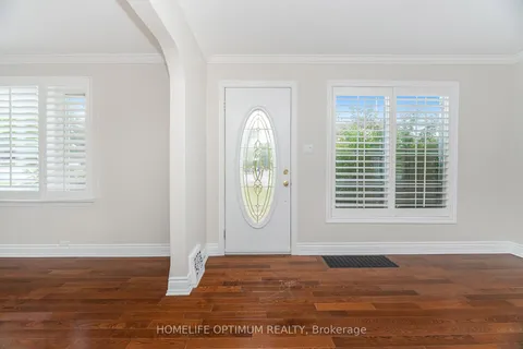 128 Eagle Street, ON L3Y 1J4