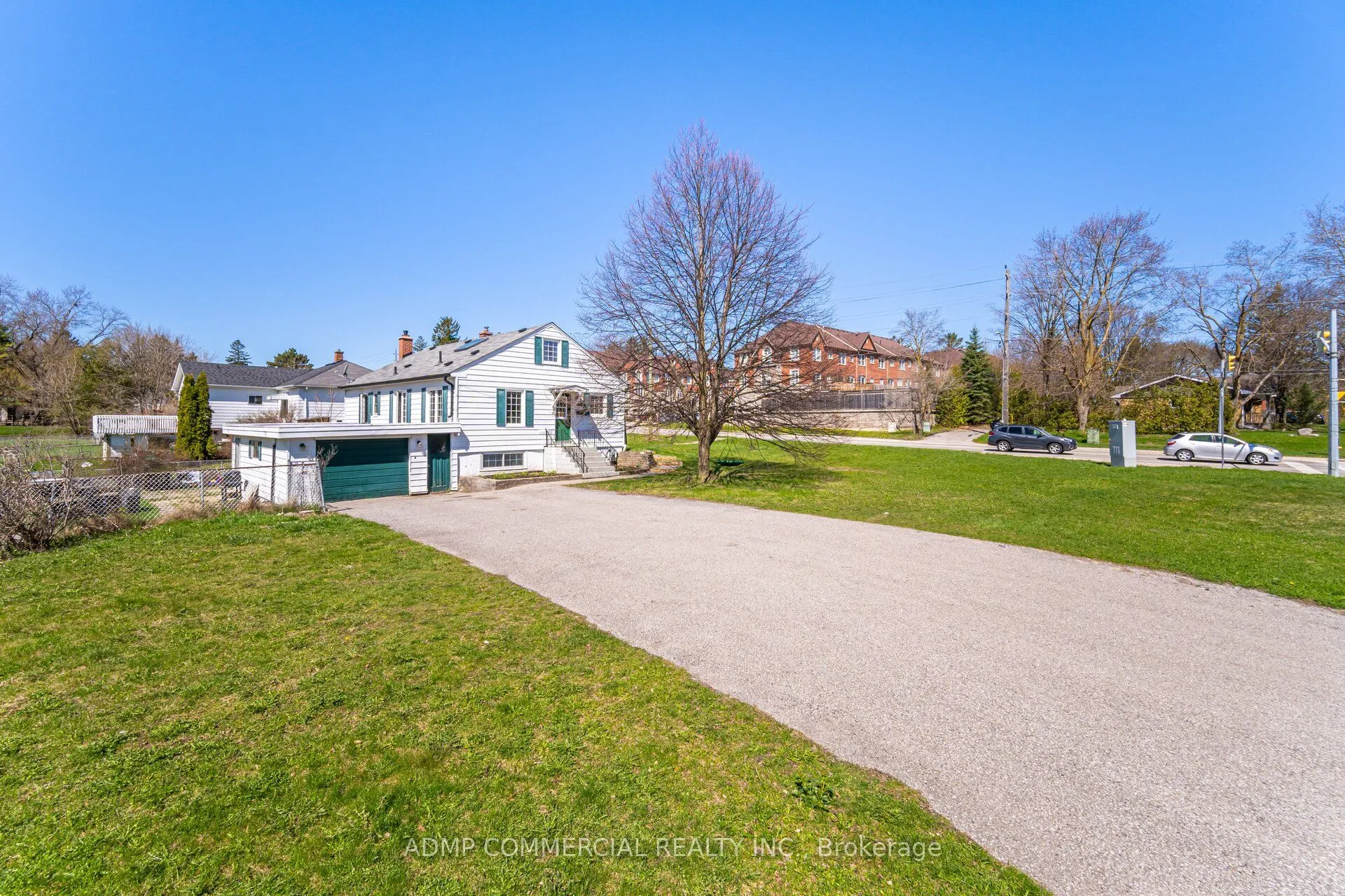 136 Eagle Street, ON L3Y 1J4