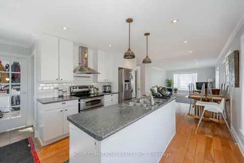 136 Eagle Street, ON L3Y 1J4