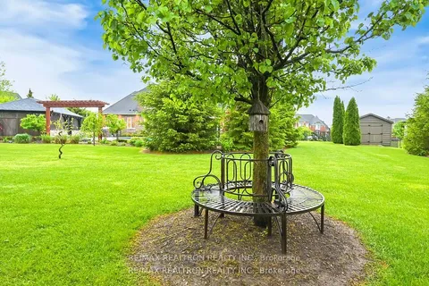 15 Pine Vista Avenue, ON L4A 1R9