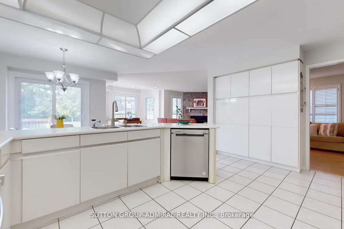 186 WESTHAMPTON Drive, ON L4J 7X2