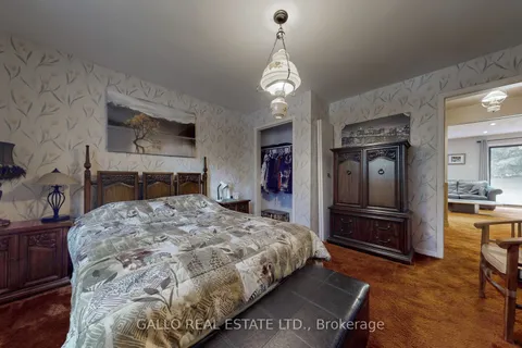 5 Thornbay Drive, ON L4A 7X3