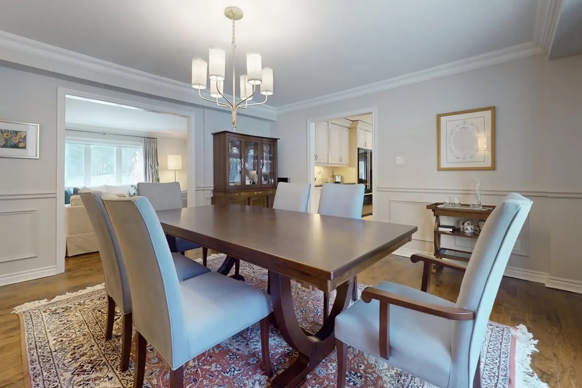 544 Woodland Acres Crescent, ON L6A 1G2