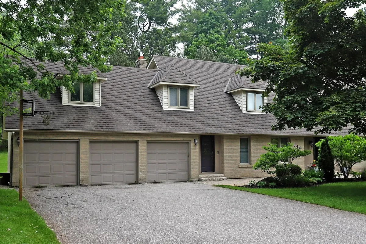 544 Woodland Acres Crescent, ON L6A 1G2