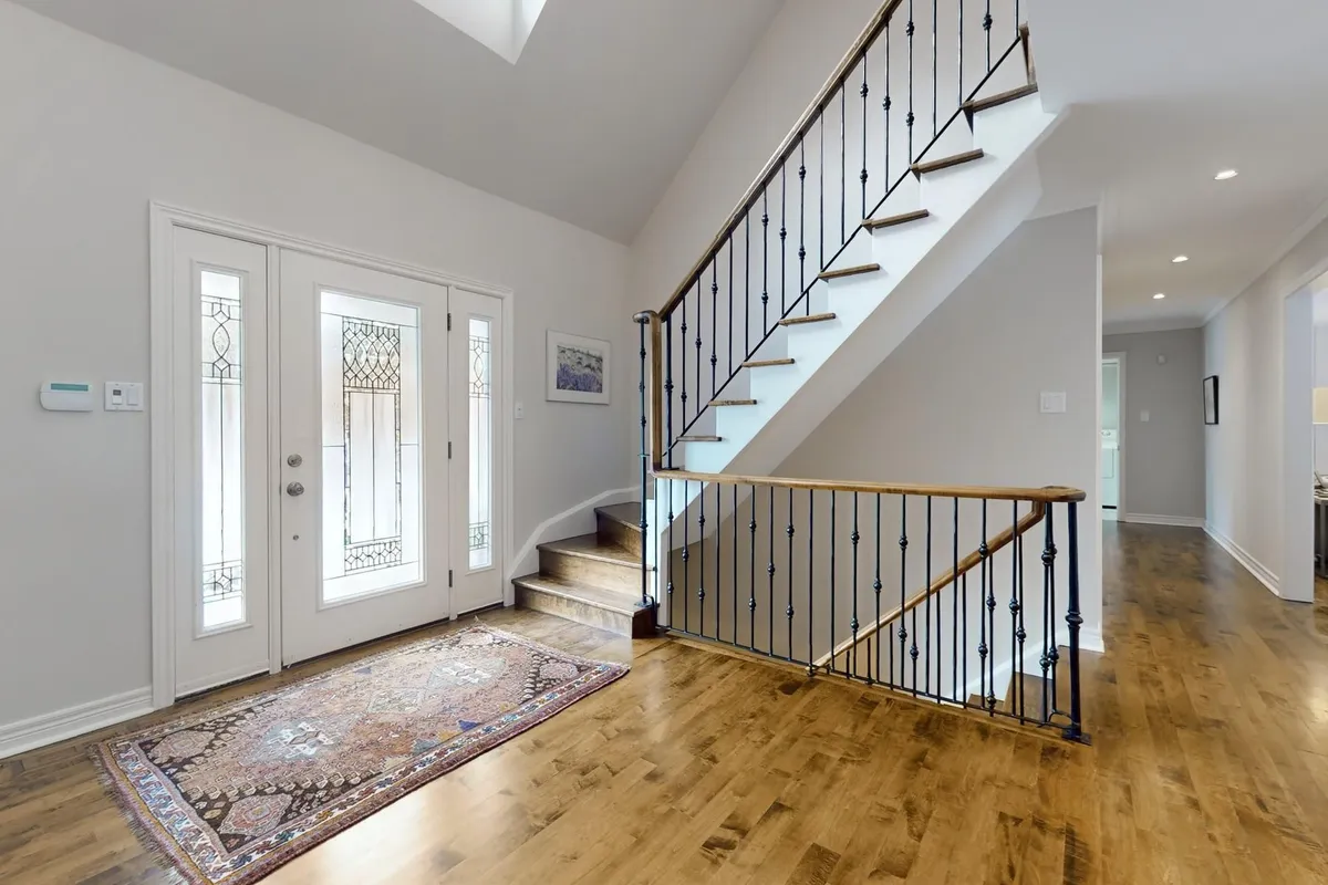 544 Woodland Acres Crescent, ON L6A 1G2