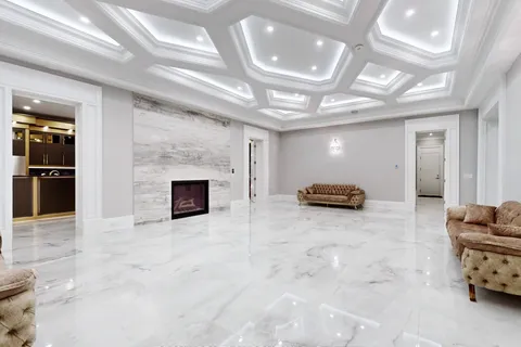 14358 Bathurst Street, ON L7B 1K5