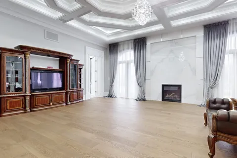 14358 Bathurst Street, ON L7B 1K5