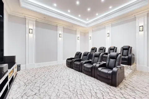 14358 Bathurst Street, ON L7B 1K5