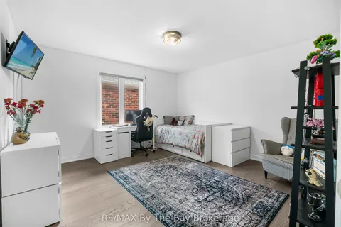 28 Frederick Taylor Way, ON L0G 1M0