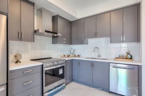 6 Maybank Lane, ON L4A 4X7