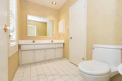 9 Laureleaf Road, ON L3T 2X2