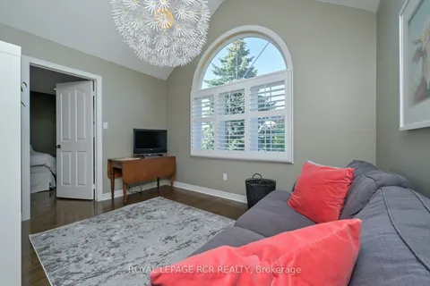 908 Schaeffer Outlook, ON L3X 1V9