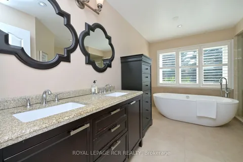 908 Schaeffer Outlook, ON L3X 1V9