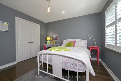 908 Schaeffer Outlook, ON L3X 1V9