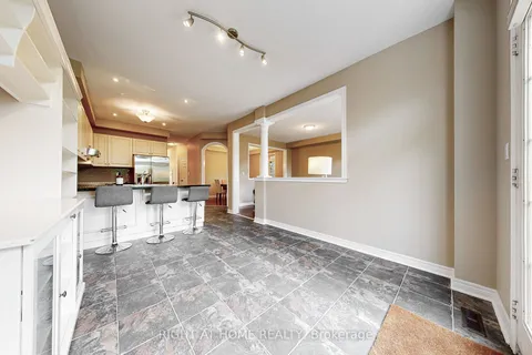 280 Paradelle Drive, ON L4E 0E1