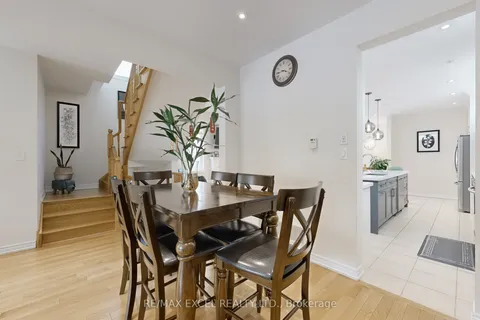 9 Sunnyside Hill Road, ON L6B 0X4