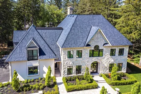 108 Kennedy Street, ON L4G 2L7