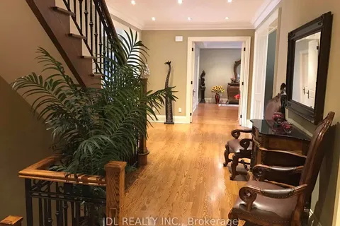 15 Lake Woods Drive, ON L4A 1P9