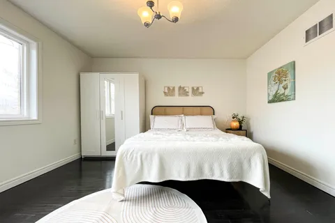 101 Grand Oak Drive, ON L4E 4A6