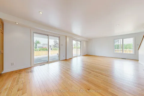 941 Lake Drive, ON L4P 3E9