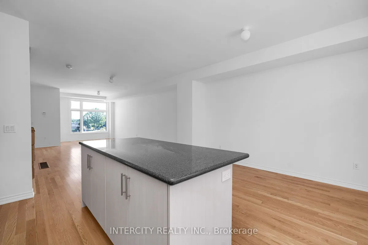 8 Radisson Street, ON L4H 5J3