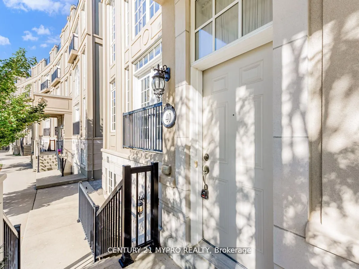 Att/Row/Townhouse living room at 40 Bonnycastle Road Markham