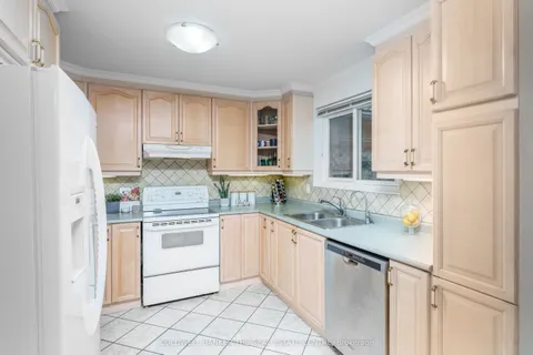 746 Elgin Street, ON L3Y 3B8