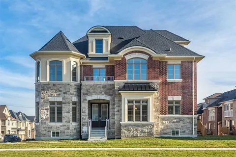 102 Giardina Crescent, ON L4B 0G2