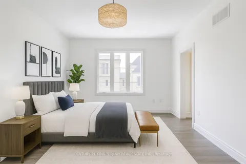 102 Giardina Crescent, ON L4B 0G2