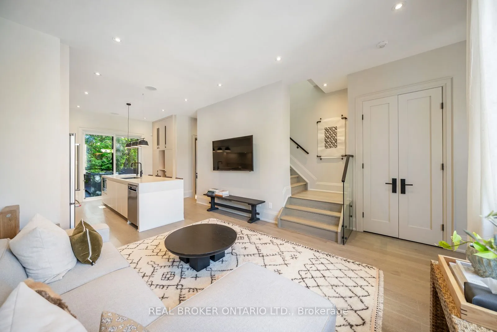 172-174 Victoria Street, ON L3Y 4E1