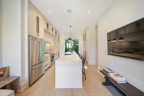 172-174 Victoria Street, ON L3Y 4E1