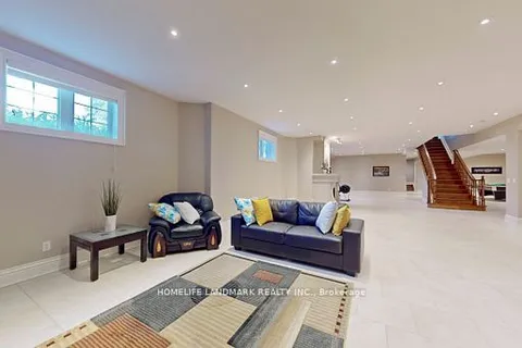 11 Cranborne Chase, ON L4A 0C6