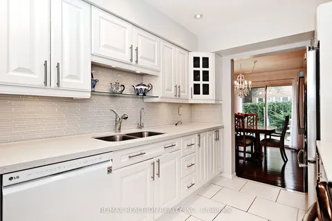 143 Spring Gate Boulevard, ON L4J 3B2