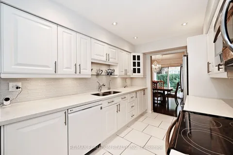 143 Spring Gate Boulevard, ON L4J 3B2