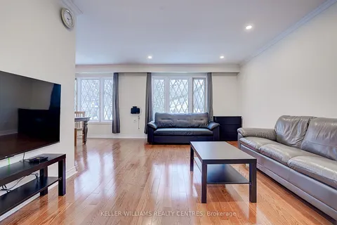 17 Sir Kay Drive, ON L3P 2Y9