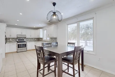 20015 Bathurst Street, ON L9N 1N3