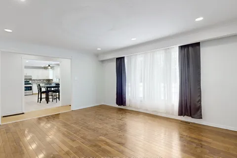 20015 Bathurst Street, ON L9N 1N3