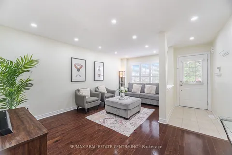 34 Firbank Lane, ON L4A 0K9