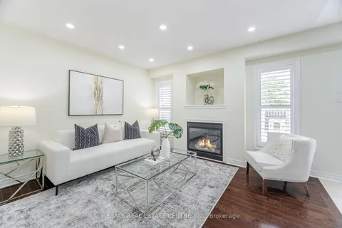 34 Firbank Lane, ON L4A 0K9