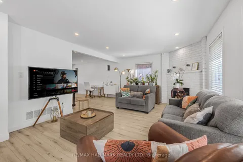 133 Heathwood Heights Drive, ON L4G 4W2