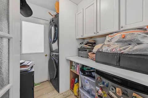 133 Heathwood Heights Drive, ON L4G 4W2