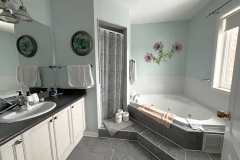 267 Flagstone Way, ON L3X 2Y1