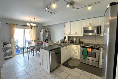 267 Flagstone Way, ON L3X 2Y1