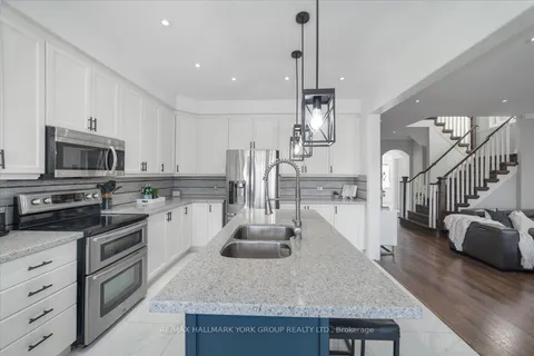 28 West Park Avenue, ON L3Z 0A8