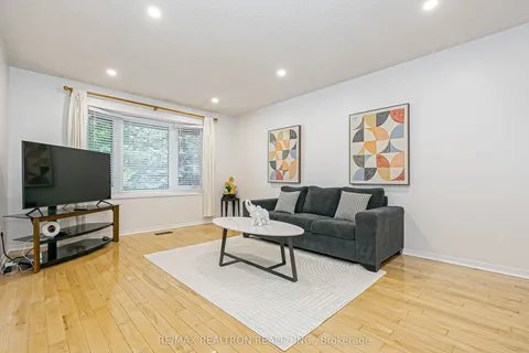 274 Yorkshire Drive, ON L3Y 6J7