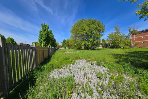 455 The Queensway N/A, ON L4P 2C9