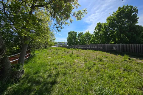 455 The Queensway N/A, ON L4P 2C9