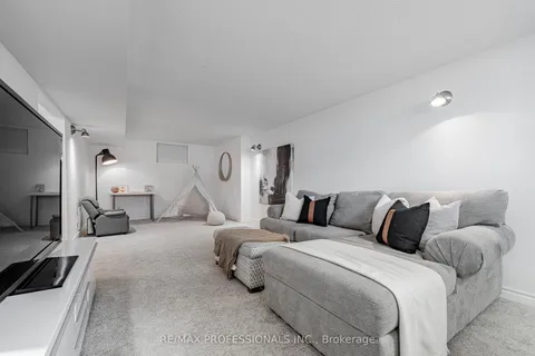 16 Wales Avenue, ON L0M 1J0