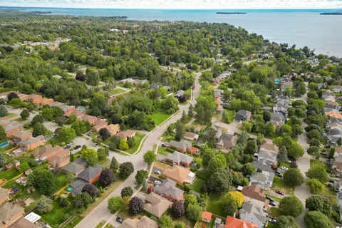 1053 Westmount Avenue, ON L9S 1W7